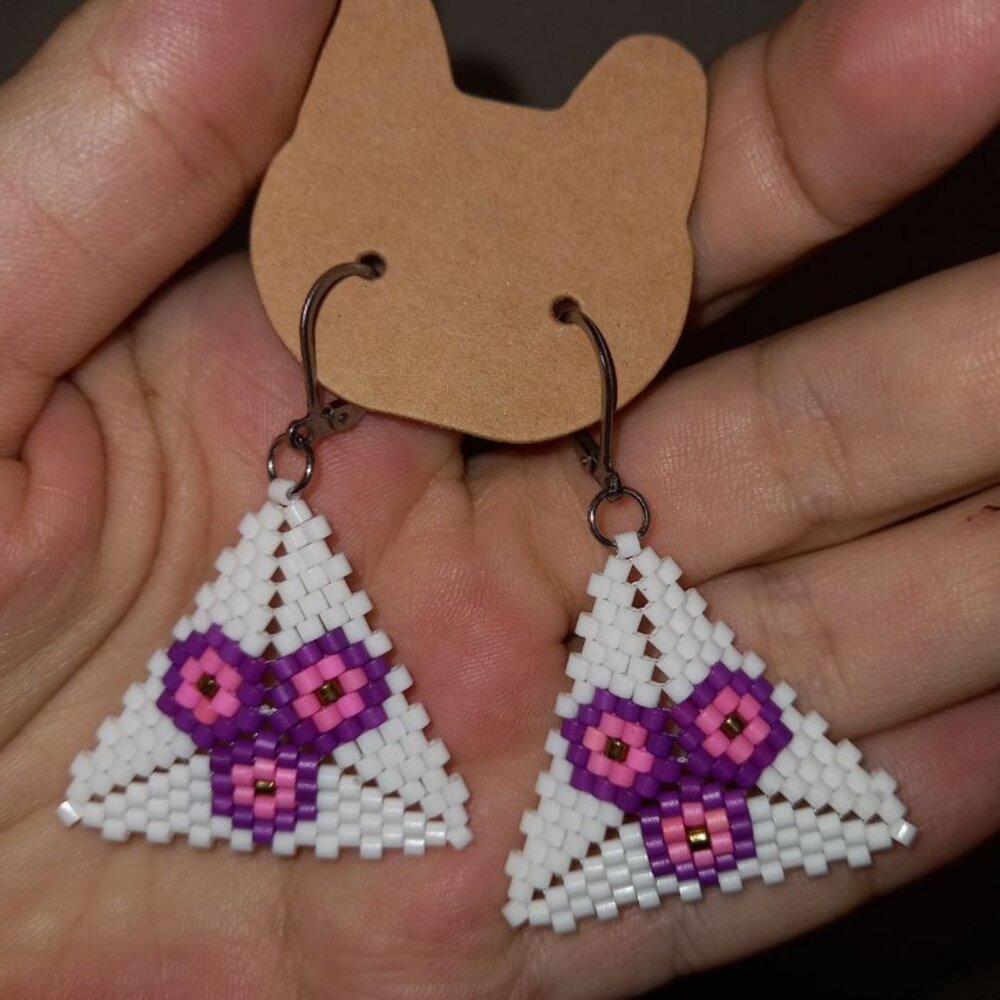 🌸 New Handmade Beaded Earrings – Violet Bloom 🌸